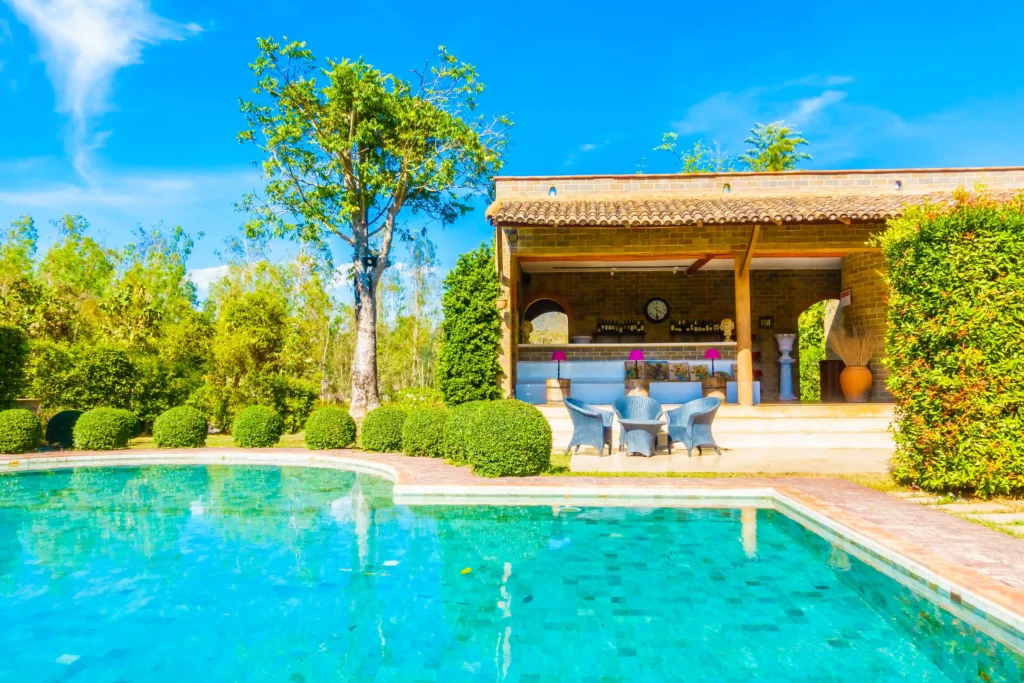 Louer une villa de luxe en corse en basse saison.