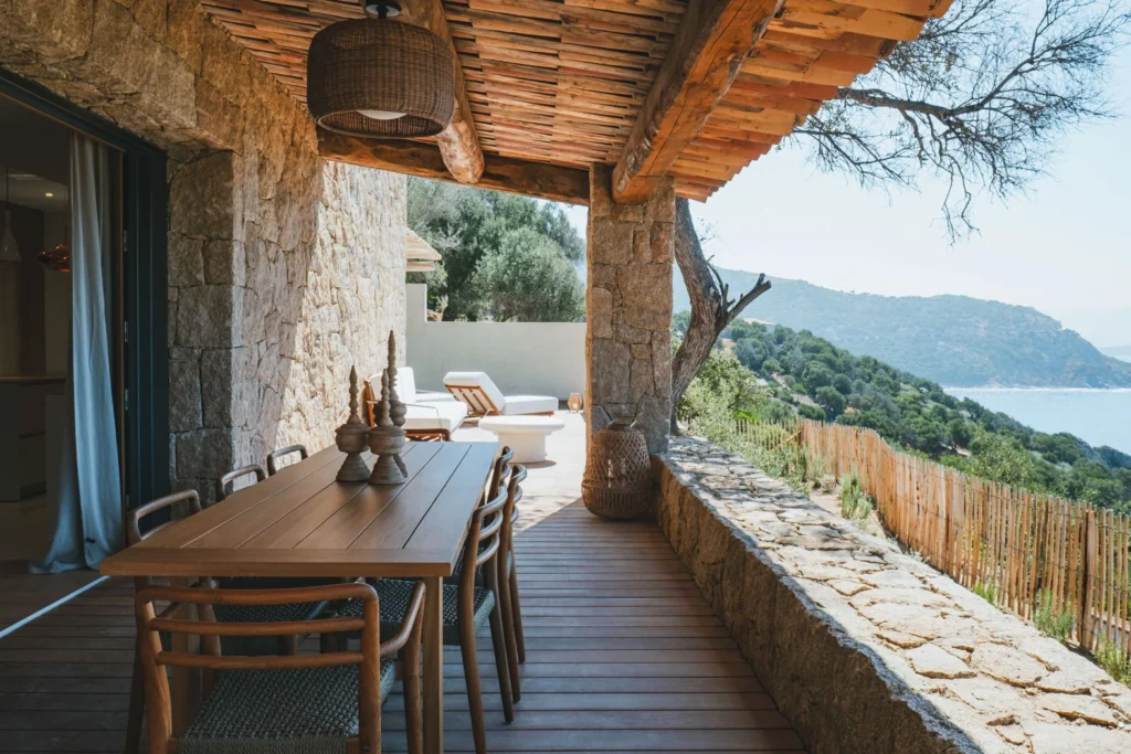 Magnifique vue extérieur de la villa Menasina à Cargèse.