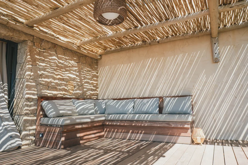 Espace extérieur salon de jardin détente .