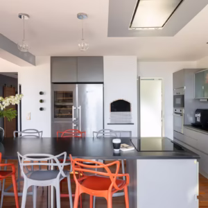 Cuisine intérieur toute équipée.