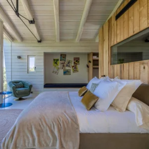 Grande chambre de la cabane.