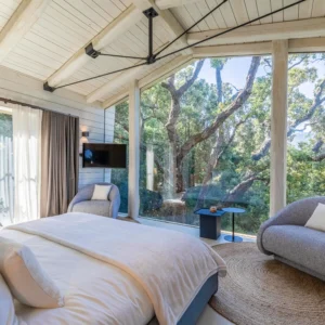 Cabane perchée Hydra avec deux baignoires privatives proche de porto vecchio
