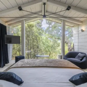 Cabane perchée Orion avec un baignoire privative à louer sur porto vecchio