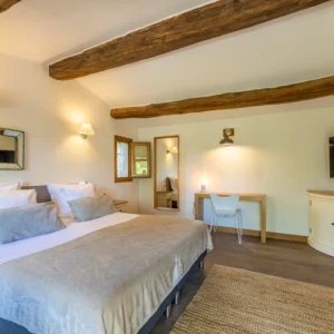 espace lumineux de la chambre