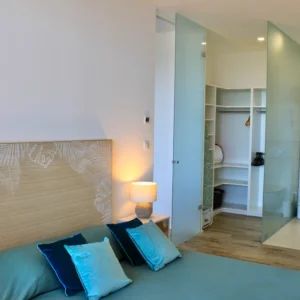 Chambre avec salle de bain
