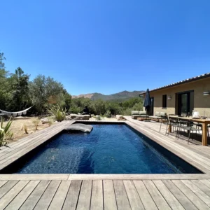 Piscine extérieure chauffée
