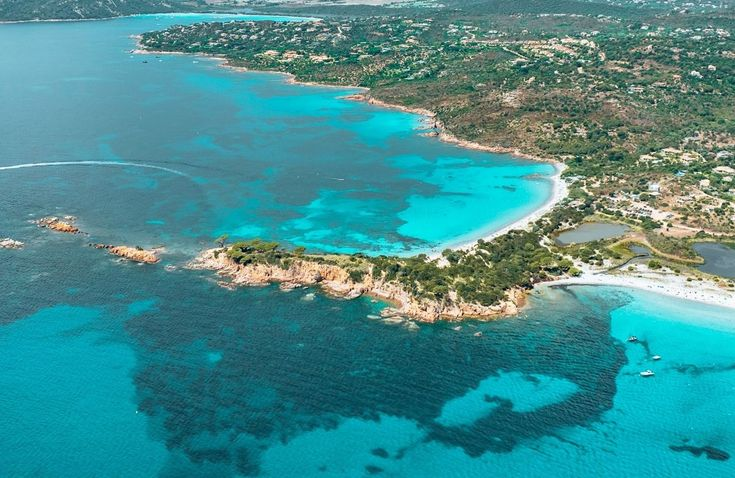 Vue aérienne de la plage Santa Ghjulia.