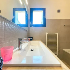 Salle de bain lumineuse