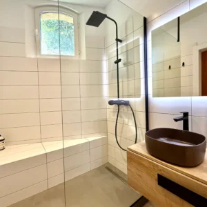 Grande douche italienne.