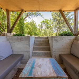 Terrasse extérieure privative de la cabane.