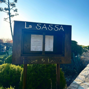 Panneau du restaurant La Sassa à Nonza.