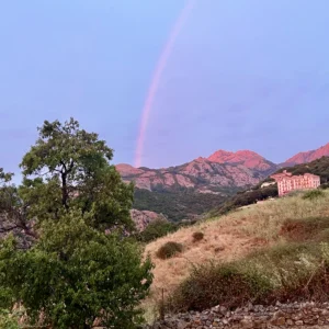 un arc en ciel pendant le repas