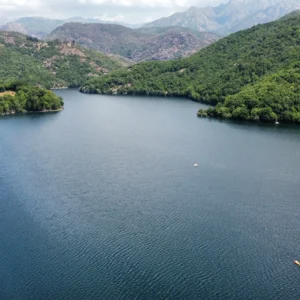 Vue aérienne du lac de tolla en 2025.