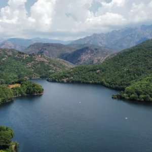Vue aérienne du lac de tolla en 2025.