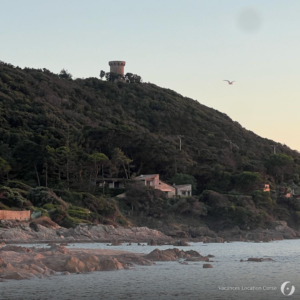 Vue sur la tour génoise de la presqu’ile d'isolella