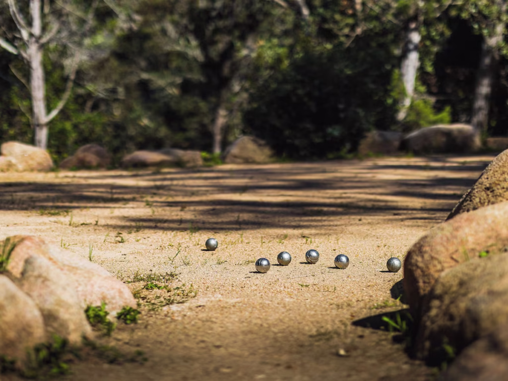 Grand terrain de pétanque appartenant à la Villa Fioraventi.